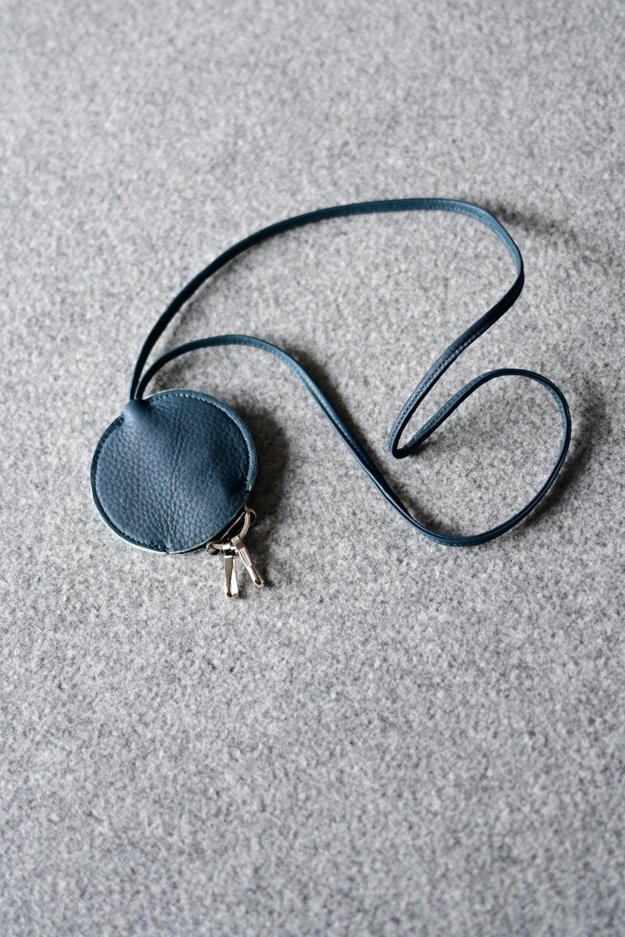 VU - neck key holder
