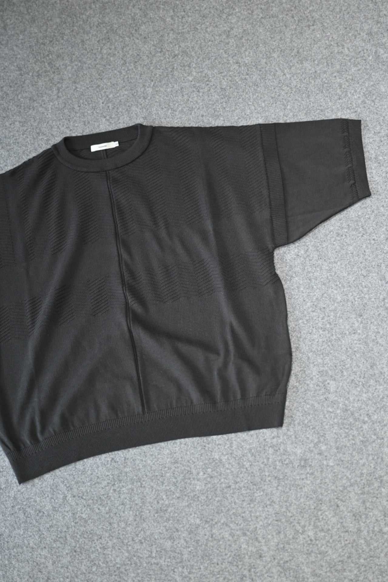 YASHIKI Sogon Knit [CHARCOAL] 通販 | ヤシキ 半袖ニット | turf