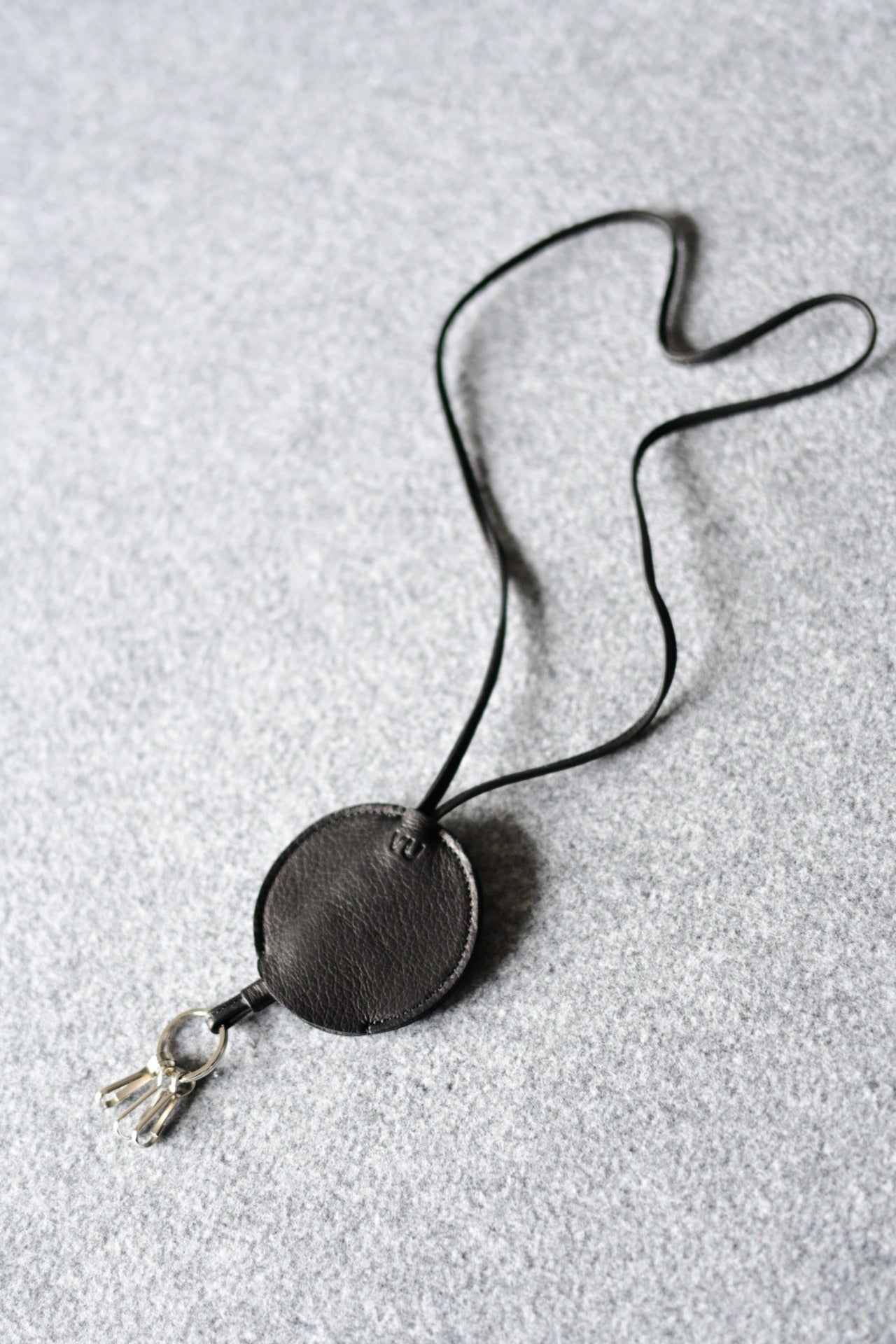 VU - neck key holder