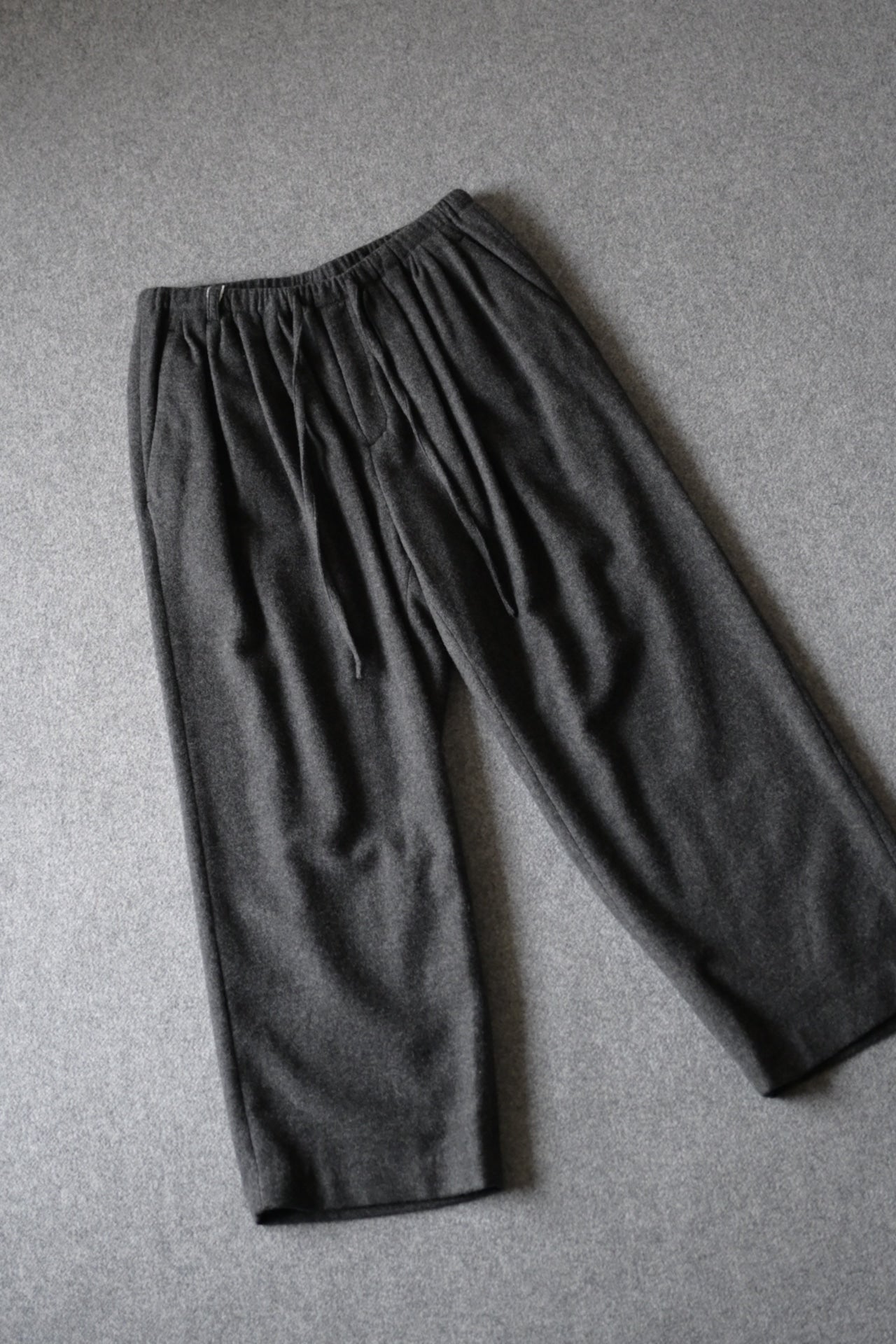 Blanc YM - CASHMERE WIDE PANTS [CHARCOAL GRAY] – turf