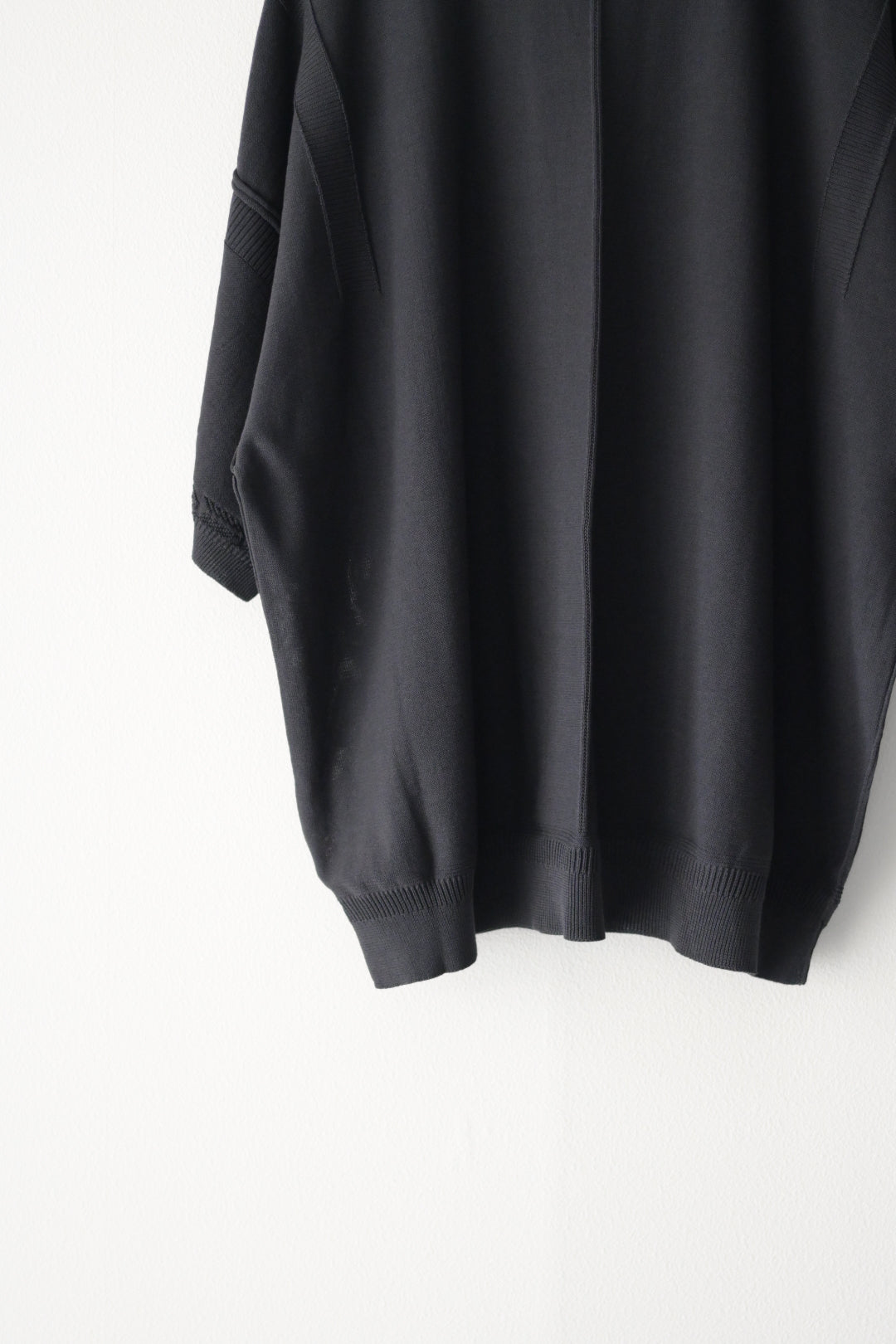 YASHIKI (ヤシキ) - Mebuki S/S Knit [CHARCOAL]