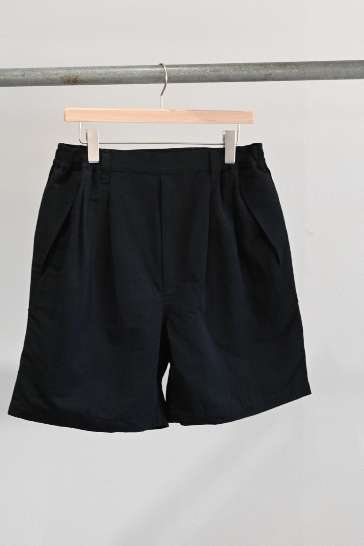 wonderland ワンダーランド Two tuck short pants BLACK
