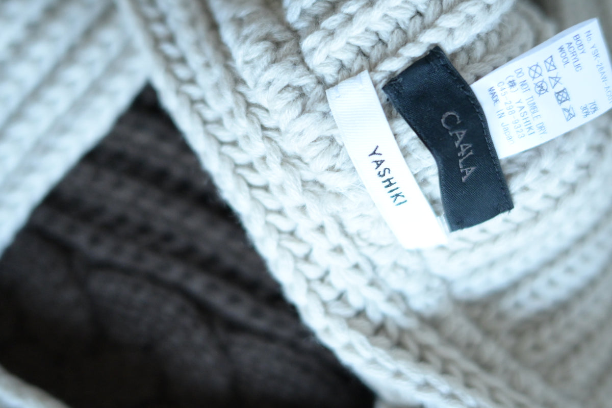 YASHIKI - Kanya Hooded Scarf [OFF WHITE]