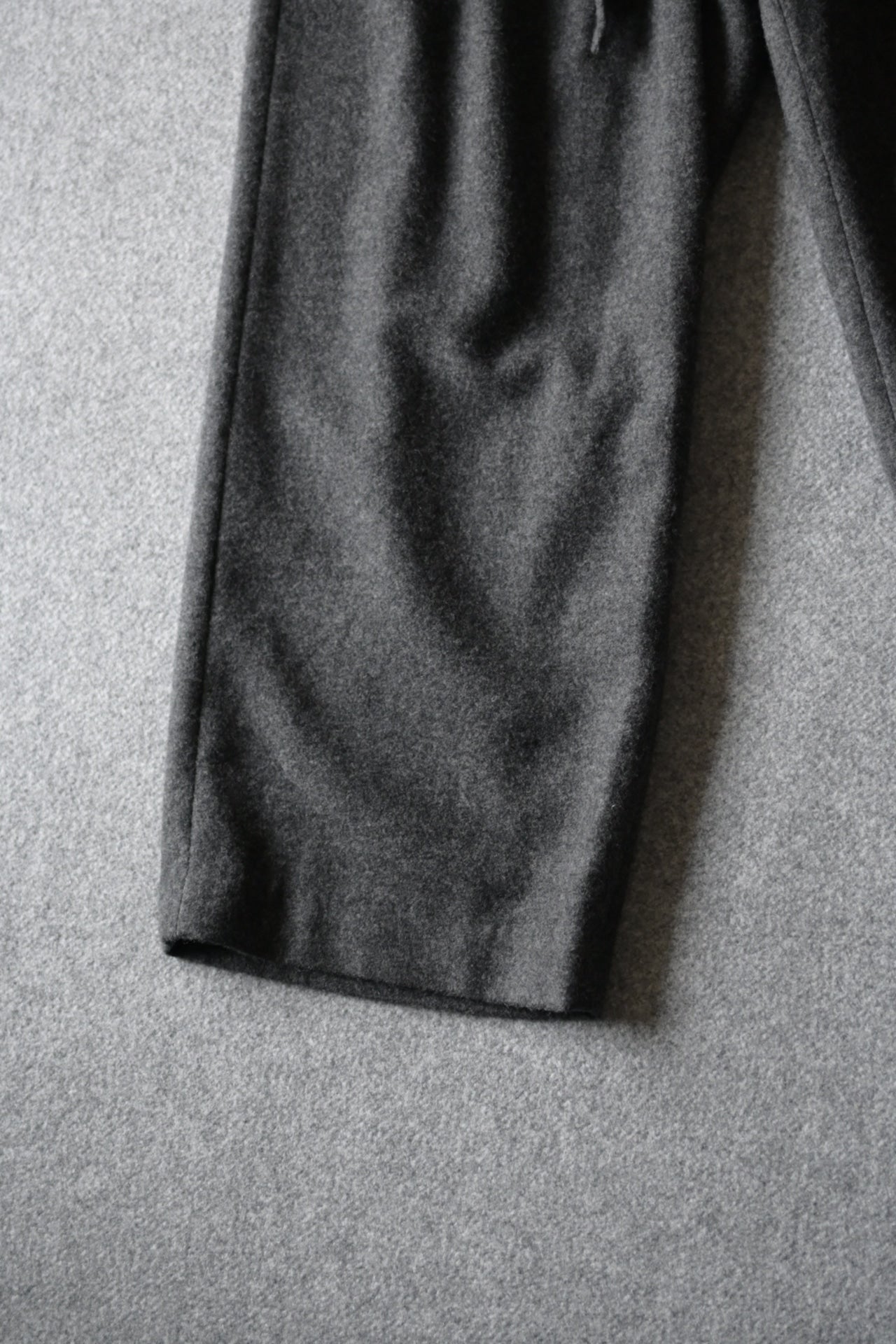 Blanc YM - CASHMERE WIDE PANTS [CHARCOAL GRAY]