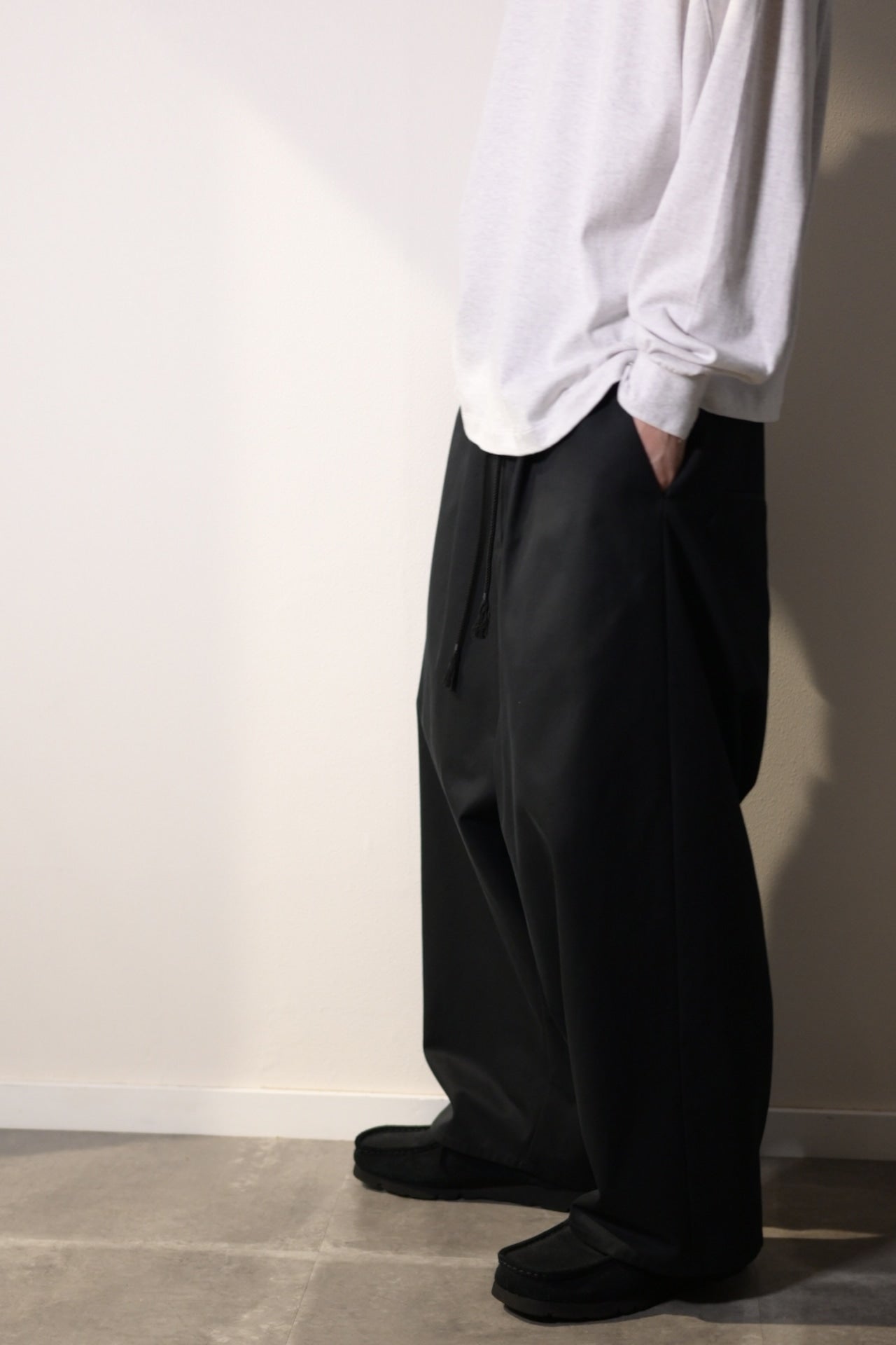 VU - wide silhouette pants [BLACK]
