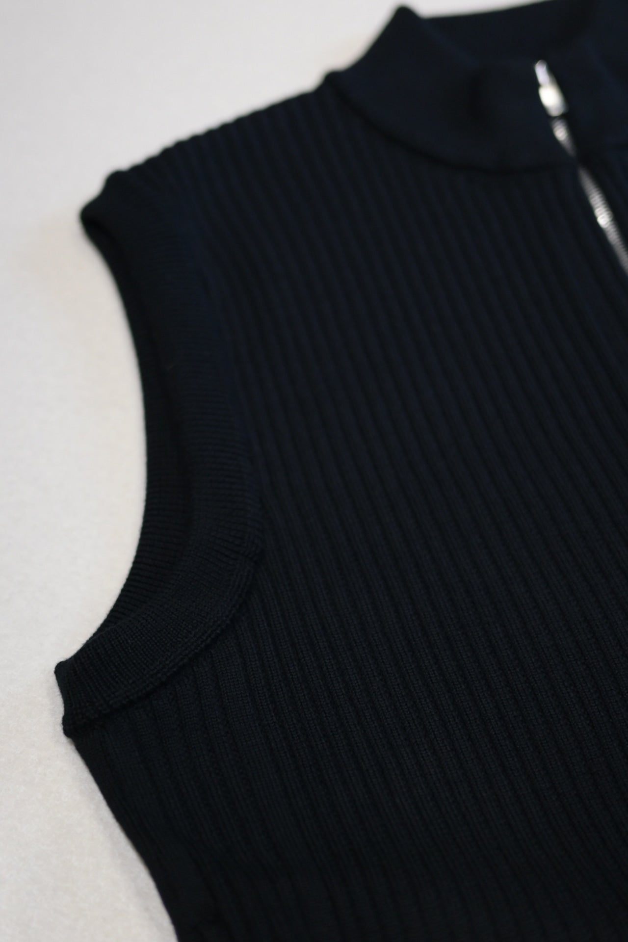 YASHIKI - Mizore Drivers Knit Vest [BLACK]