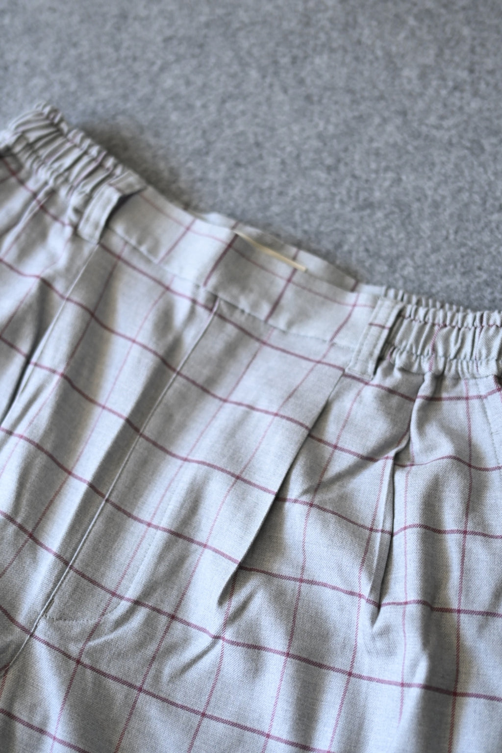 wonderland  - Two Tuck Check Pants