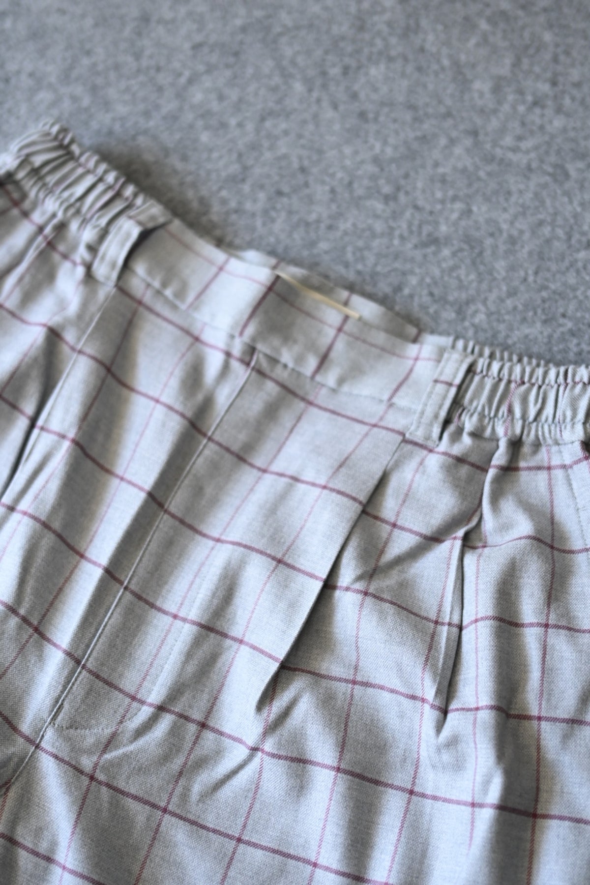 wonderland  - Two Tuck Check Pants