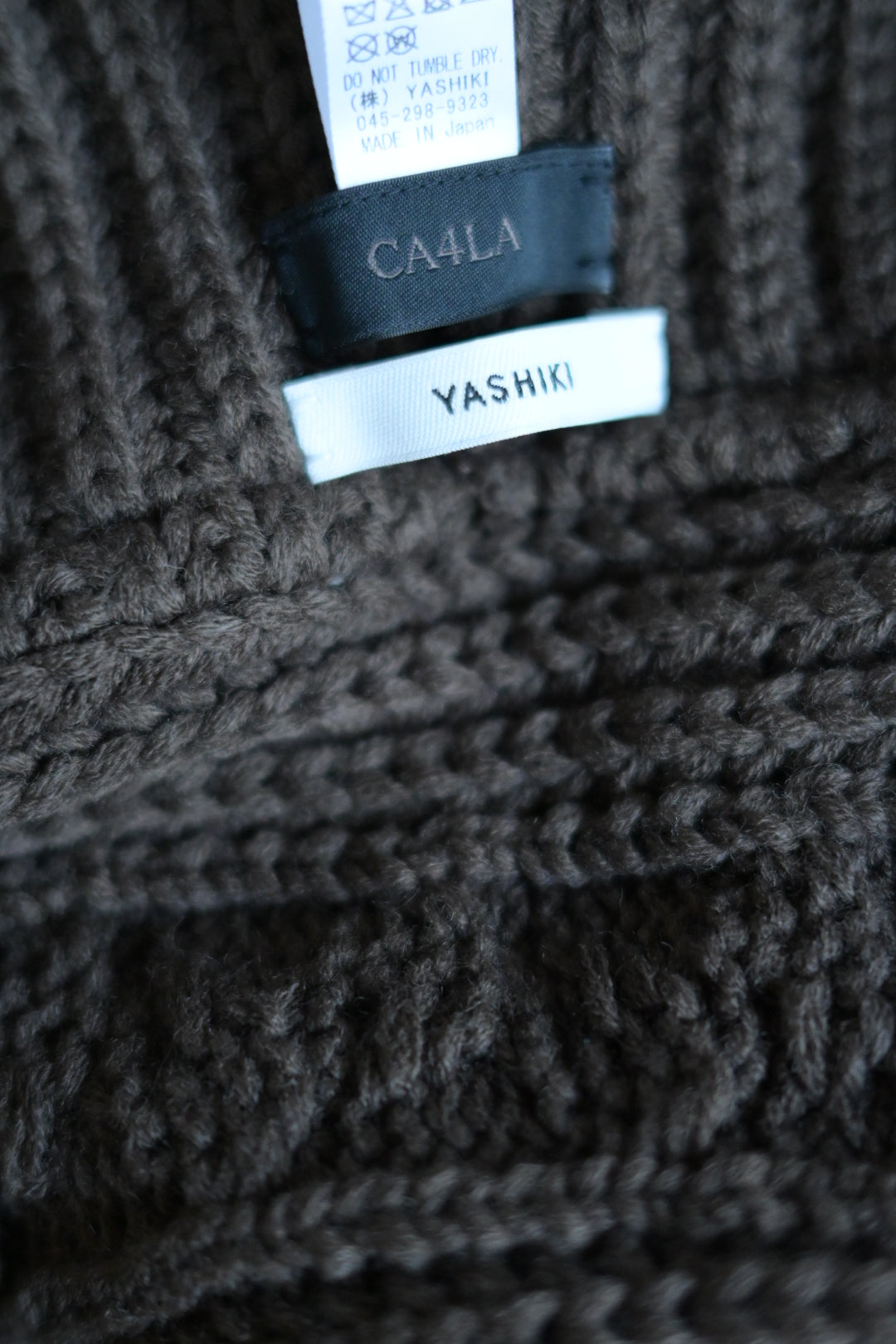 YASHIKI - Kanya Hooded Scarf [BLACK]