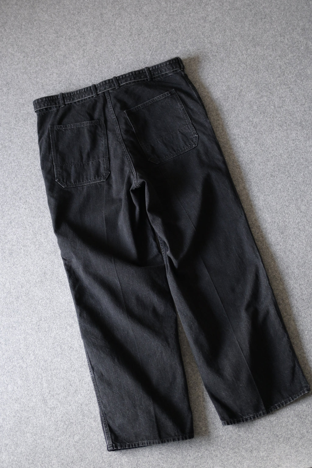 phebus  - SULFUR DYE DENIM BELTED PANTS [BLACK]