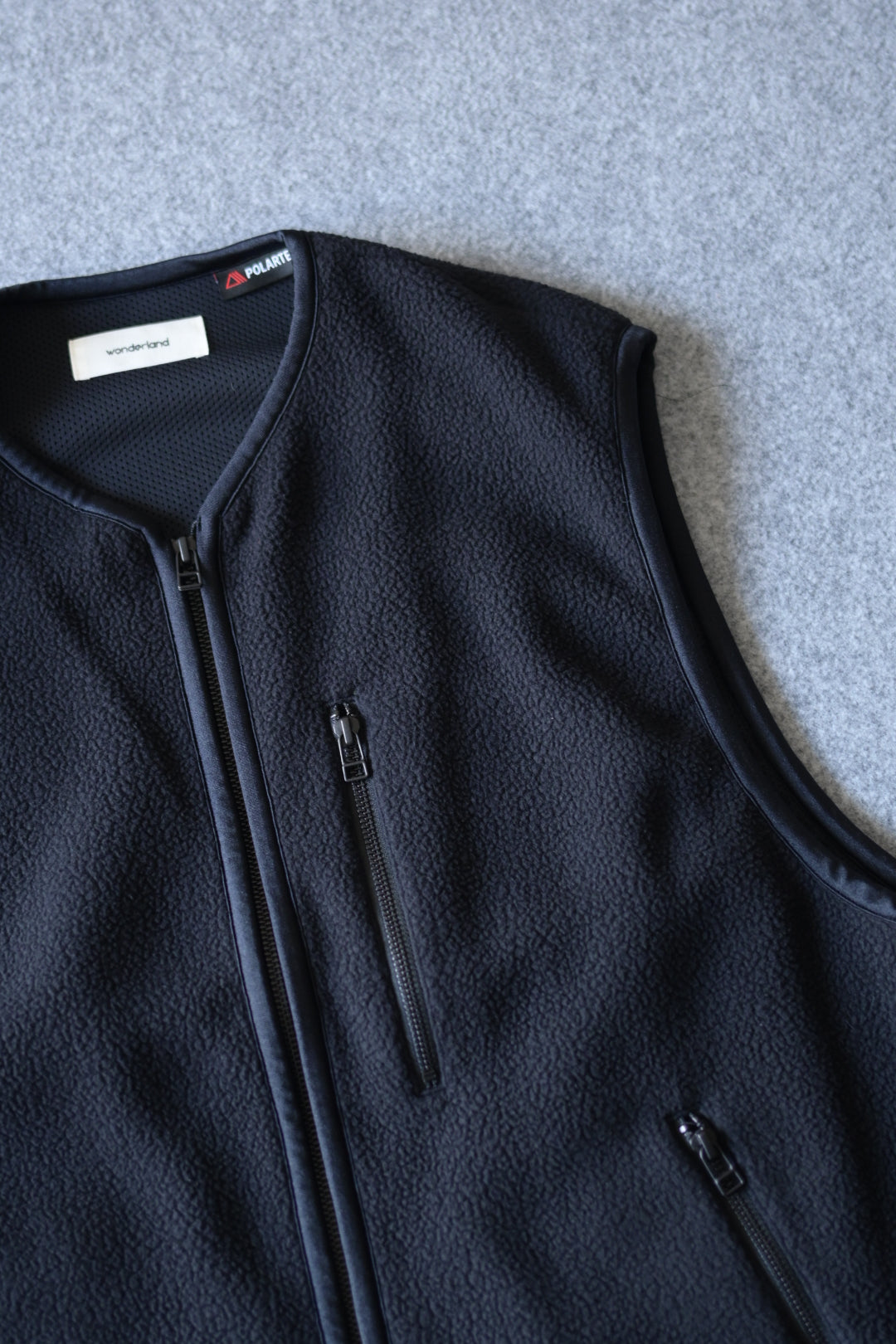 wonderland - Store Vest [BLACK]