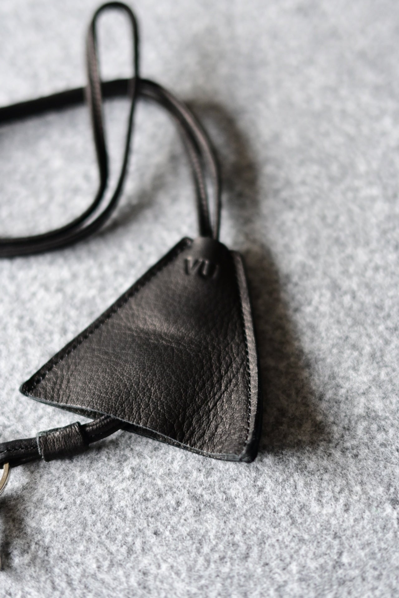 VU - neck key holder