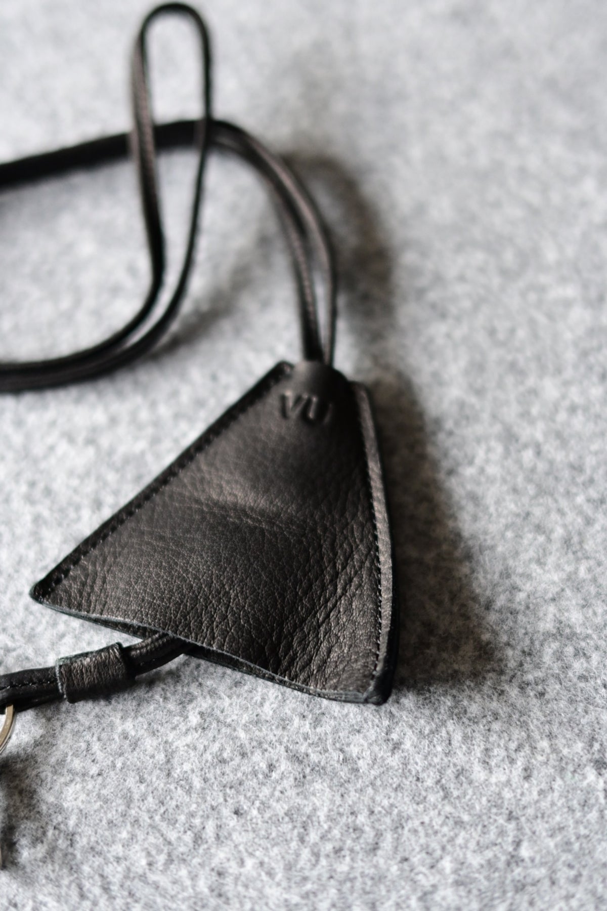 VU - neck key holder