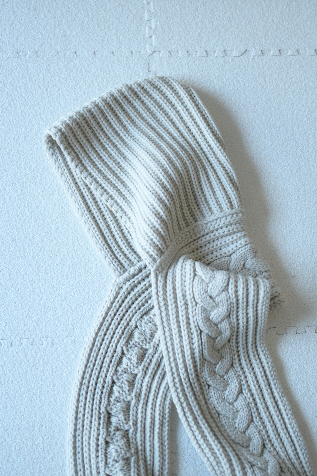 YASHIKI - Kanya Hooded Scarf [OFF WHITE]