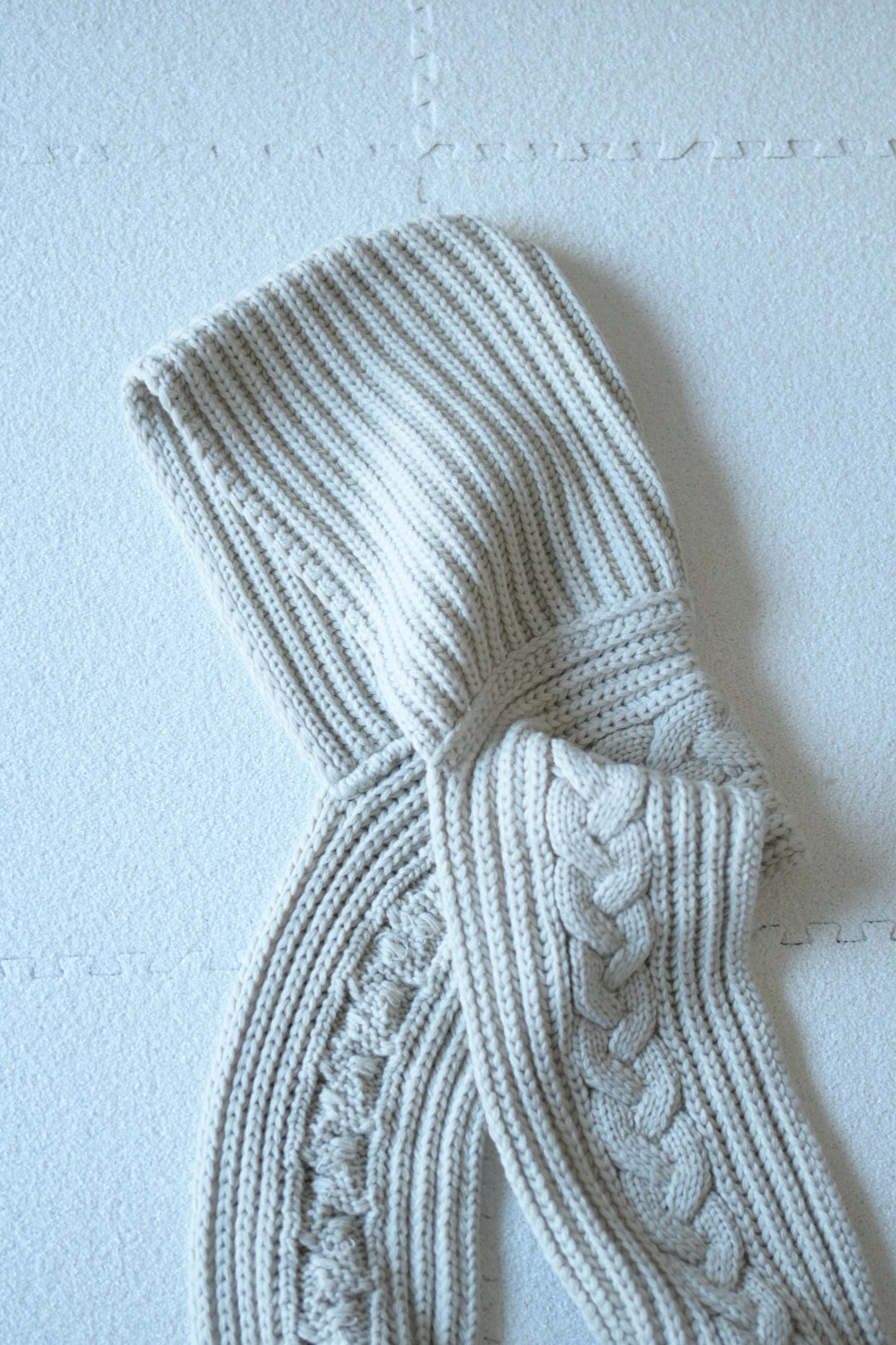 YASHIKI - Kanya Hooded Scarf [OFF WHITE]