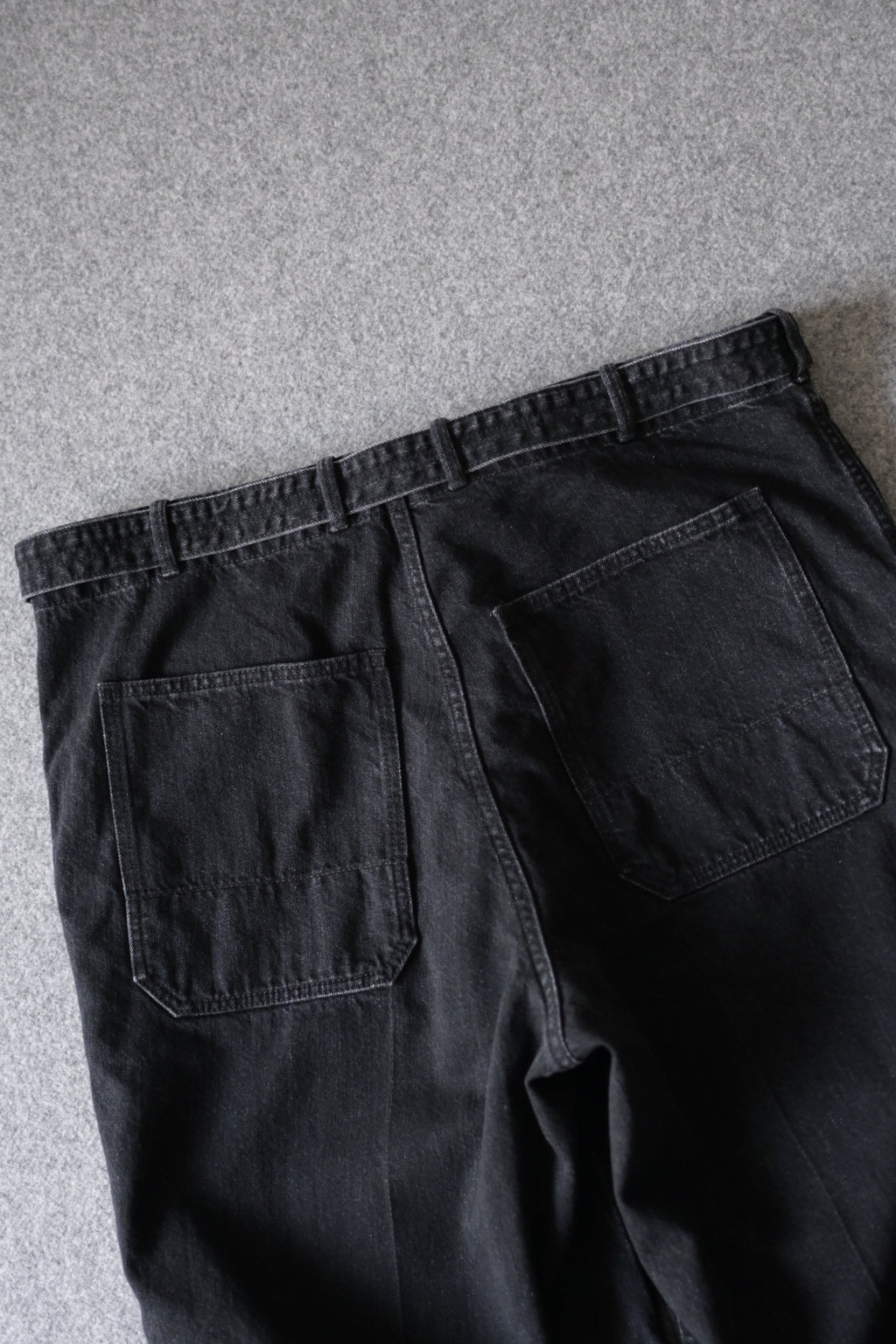 phebus  - SULFUR DYE DENIM BELTED PANTS [BLACK]