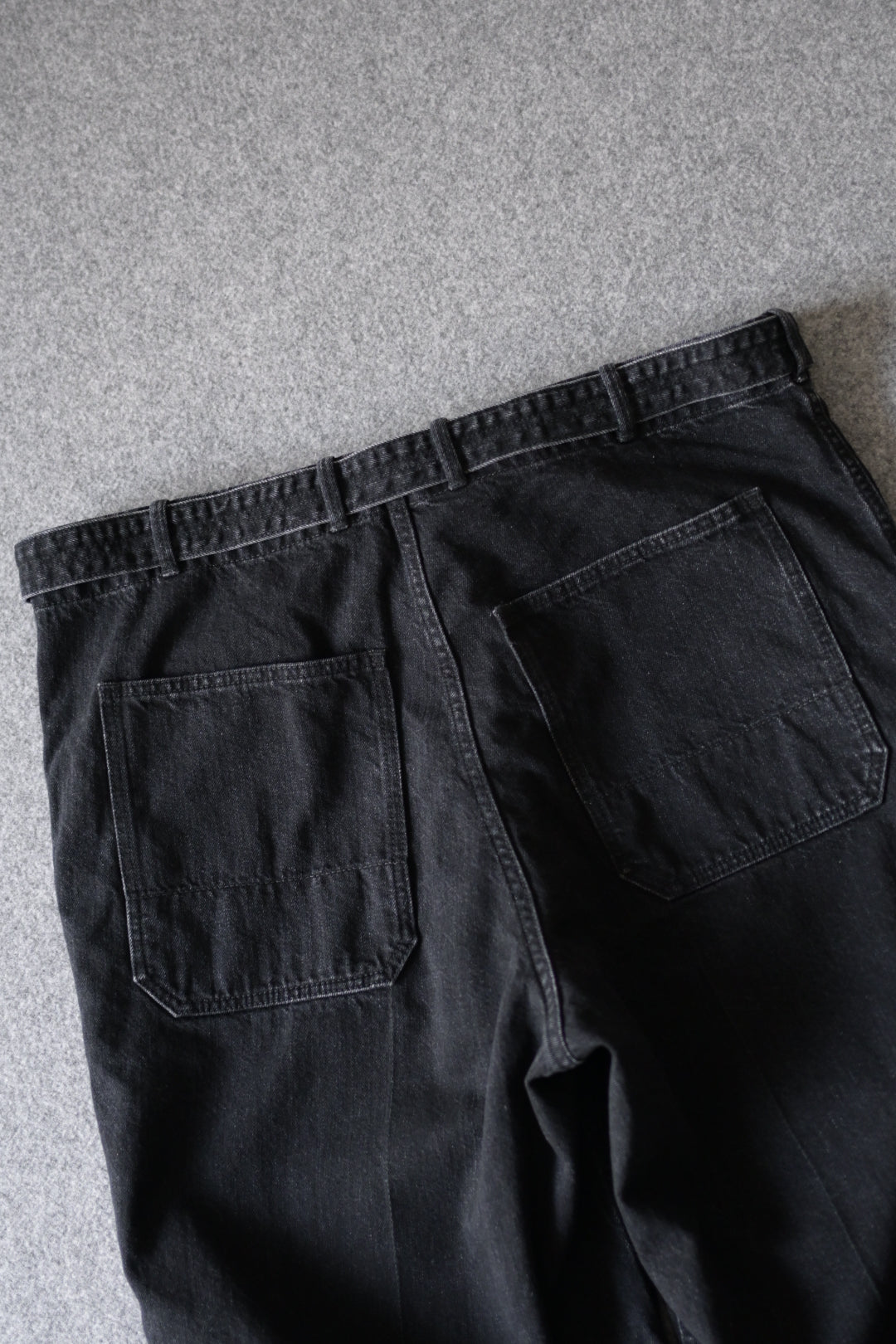 phebus - SULFUR DYE DENIM BELTED PANTS [BLACK]