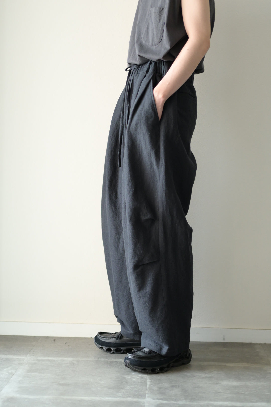 Blanc YM - Linen Silk Wide Knee Tuck Pants