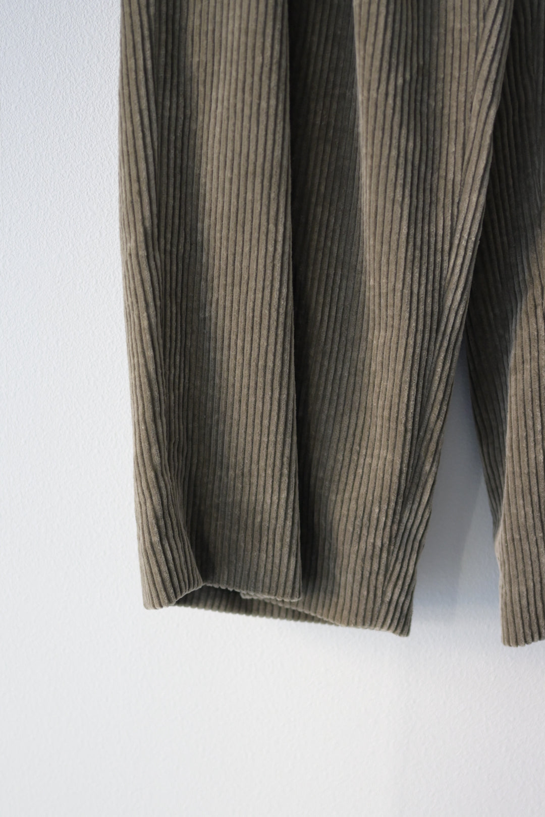 Blanc YM - Corduroy Relax Trousers