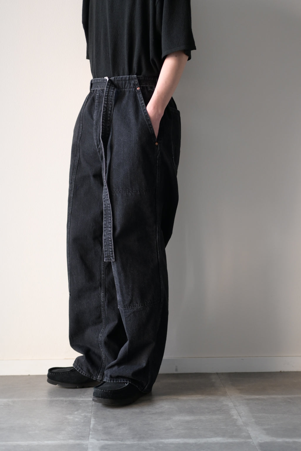 phebus  - SULFUR DYE DENIM BELTED PANTS [BLACK]
