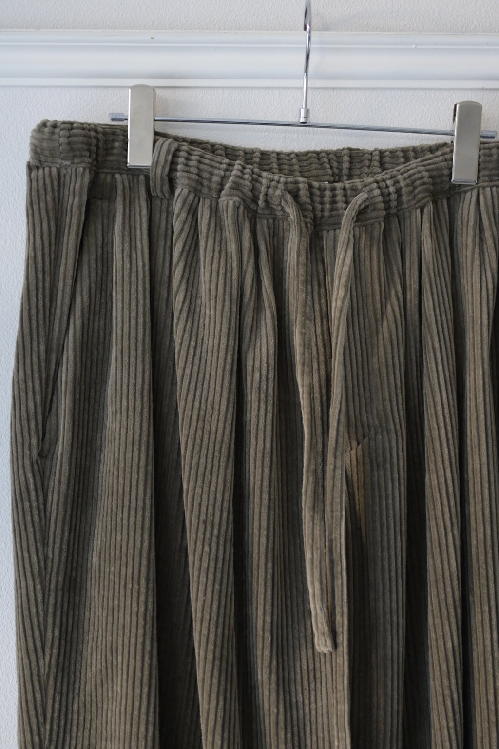 Blanc YM - Corduroy Relax Trousers
