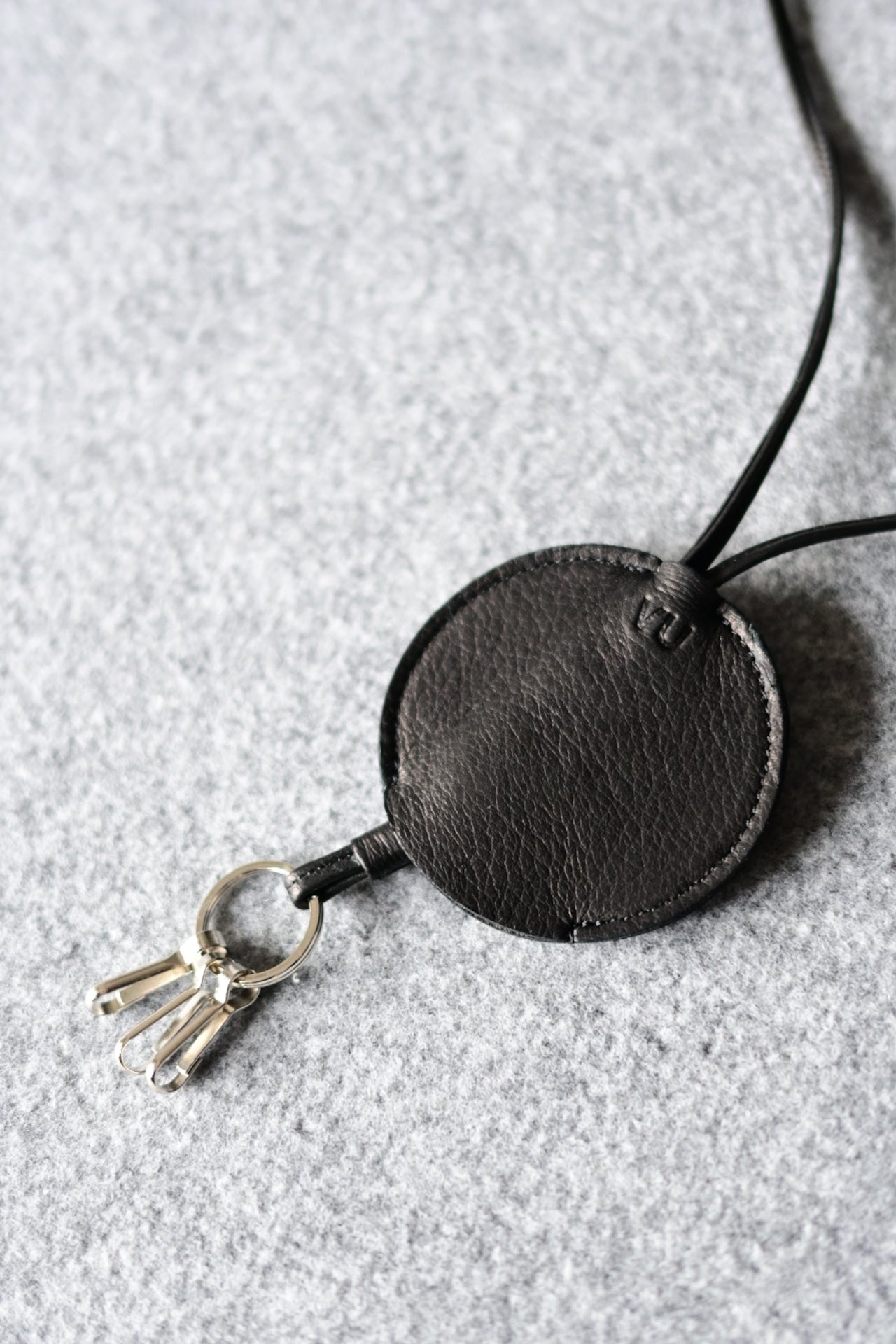 VU - neck key holder