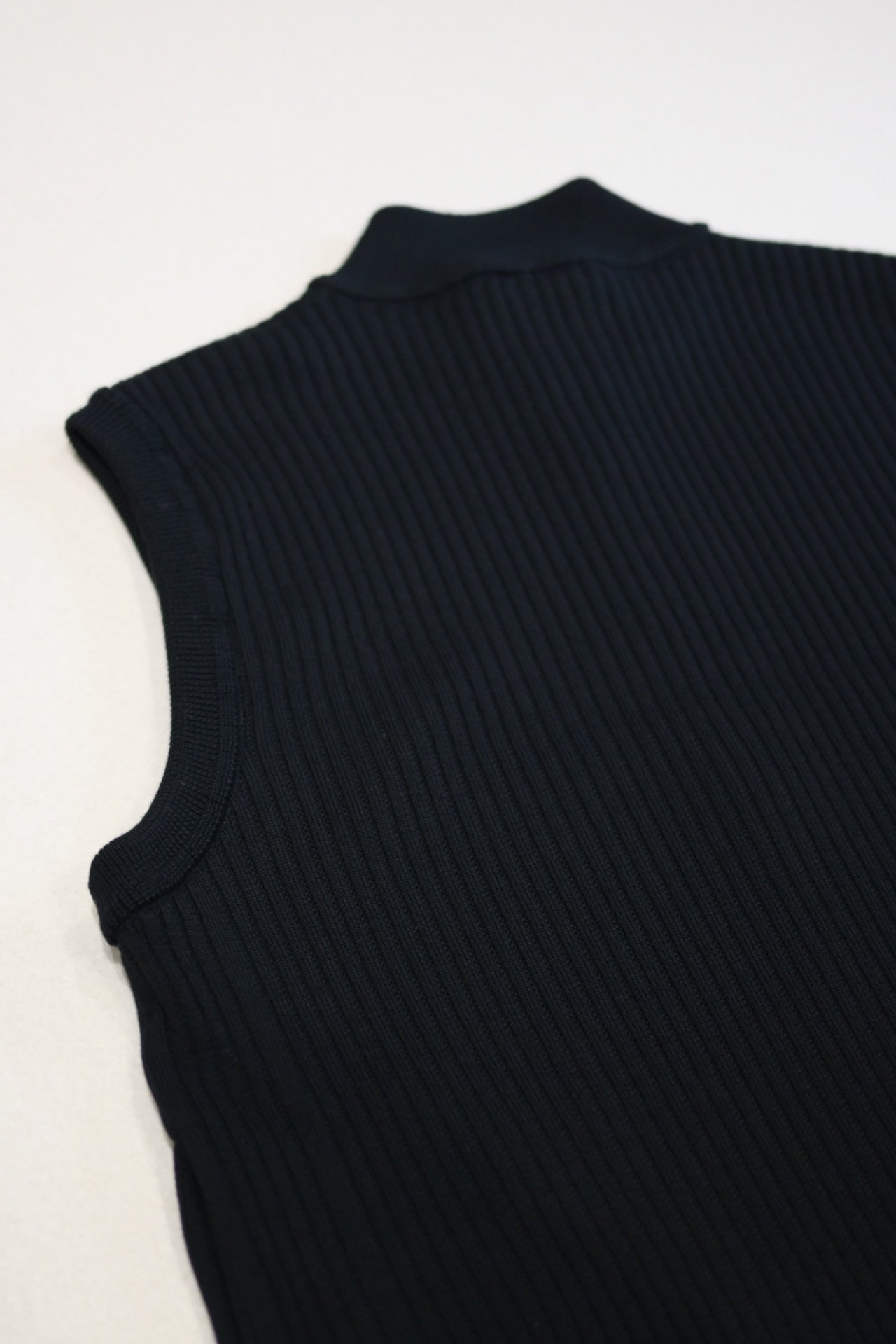 YASHIKI - Mizore Drivers Knit Vest [BLACK]