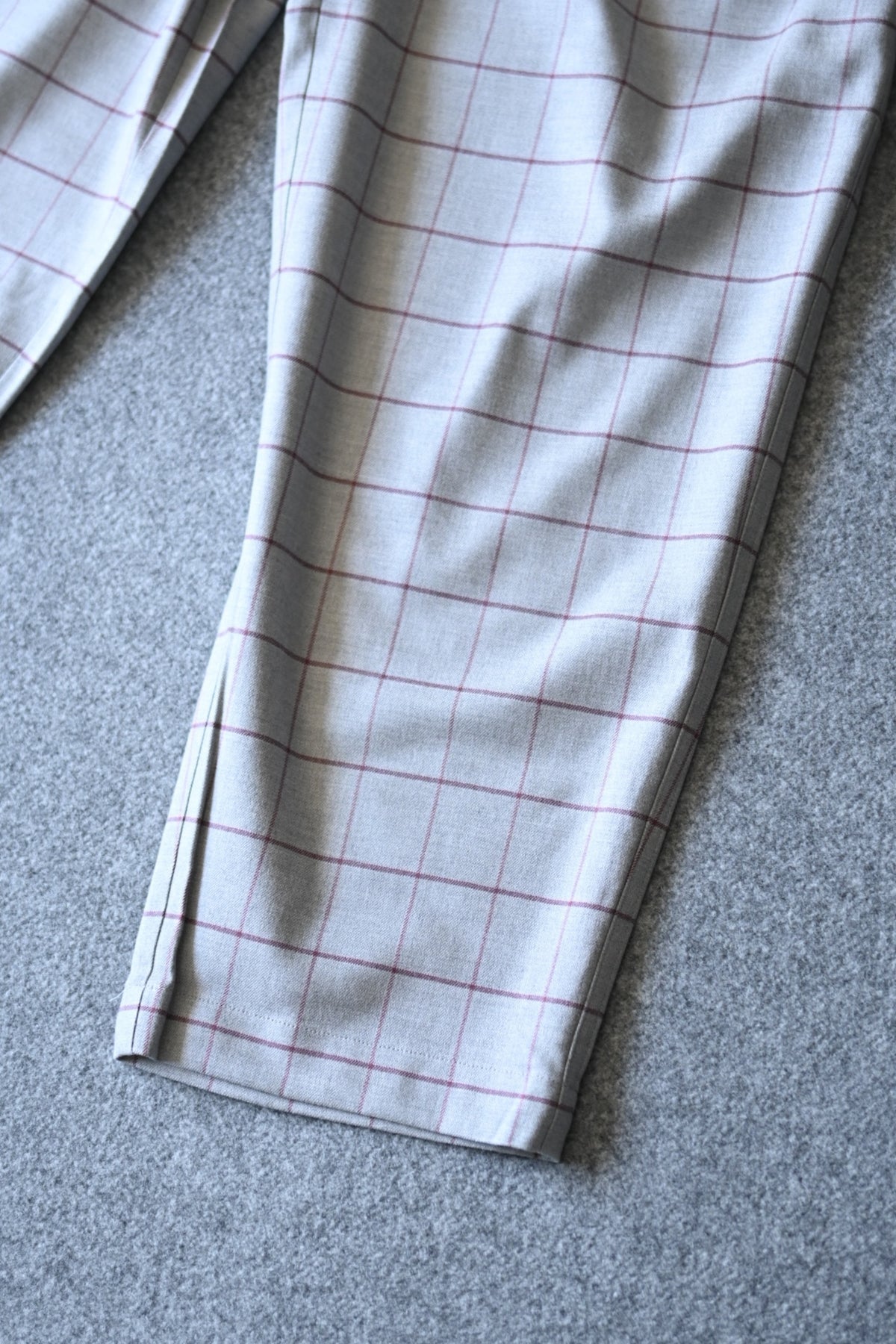 wonderland  - Two Tuck Check Pants