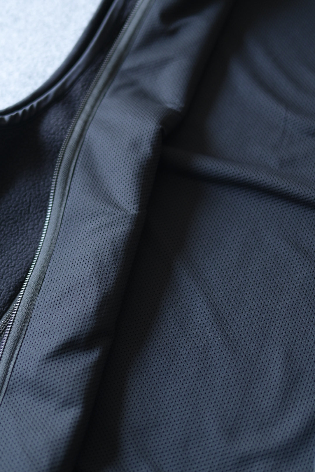 wonderland - Store Vest [BLACK]