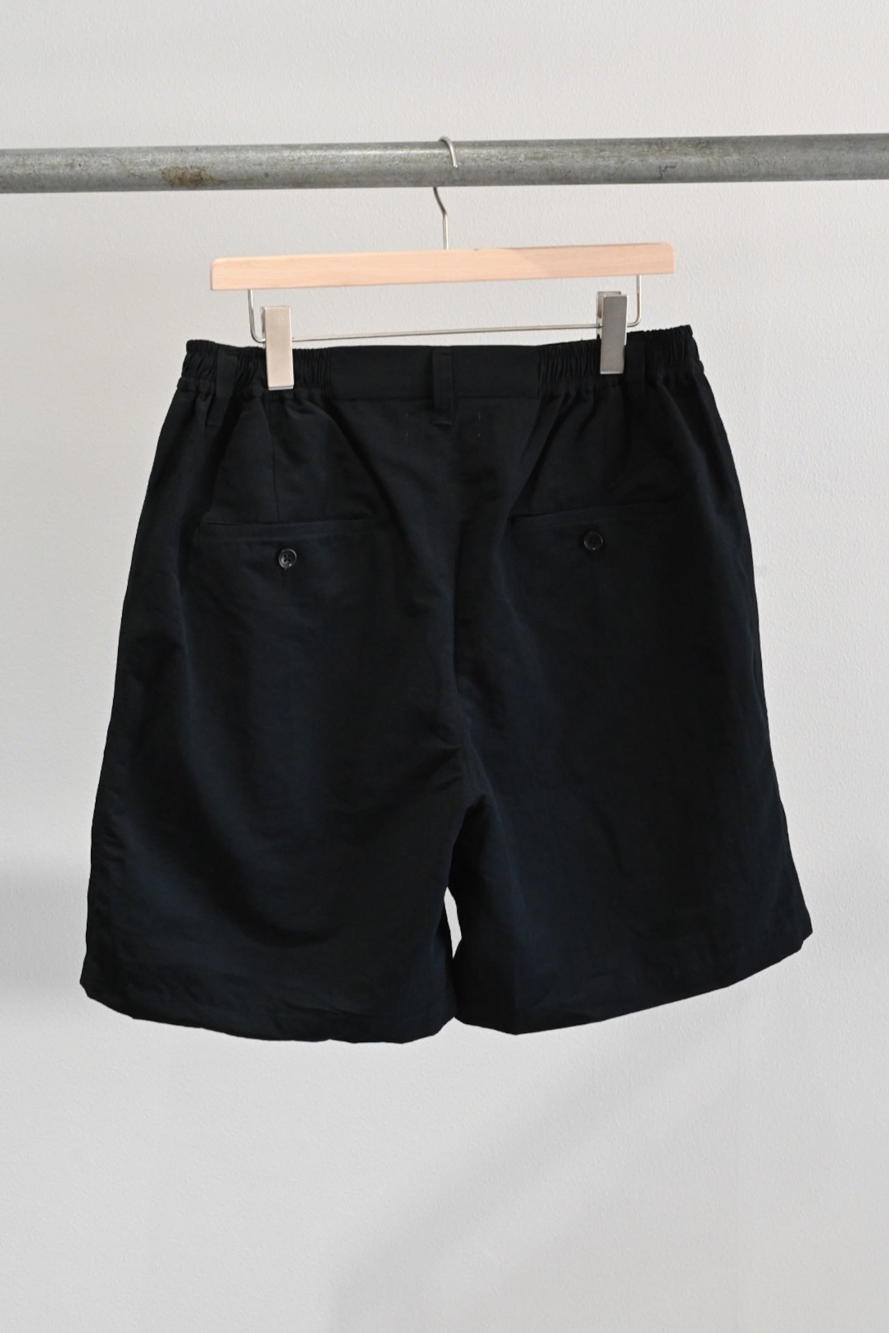 wonderland - Two tuck short pants [BLACK]