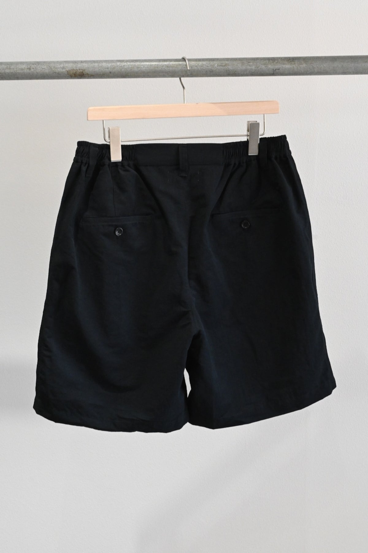 wonderland  - Two tuck short pants [BLACK]
