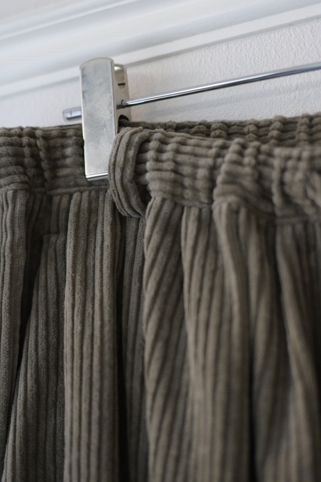 Blanc YM - Corduroy Relax Trousers