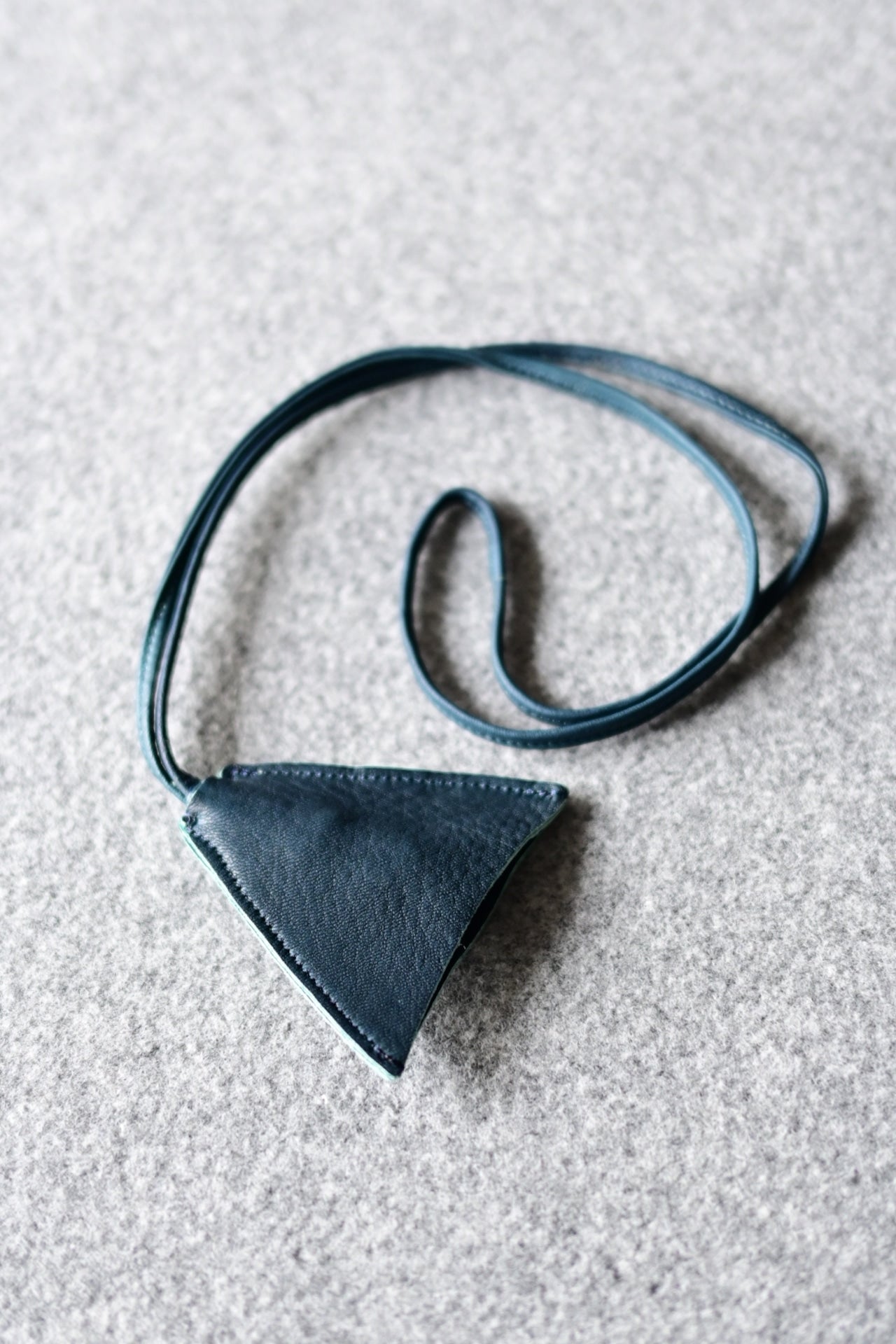 VU - neck key holder