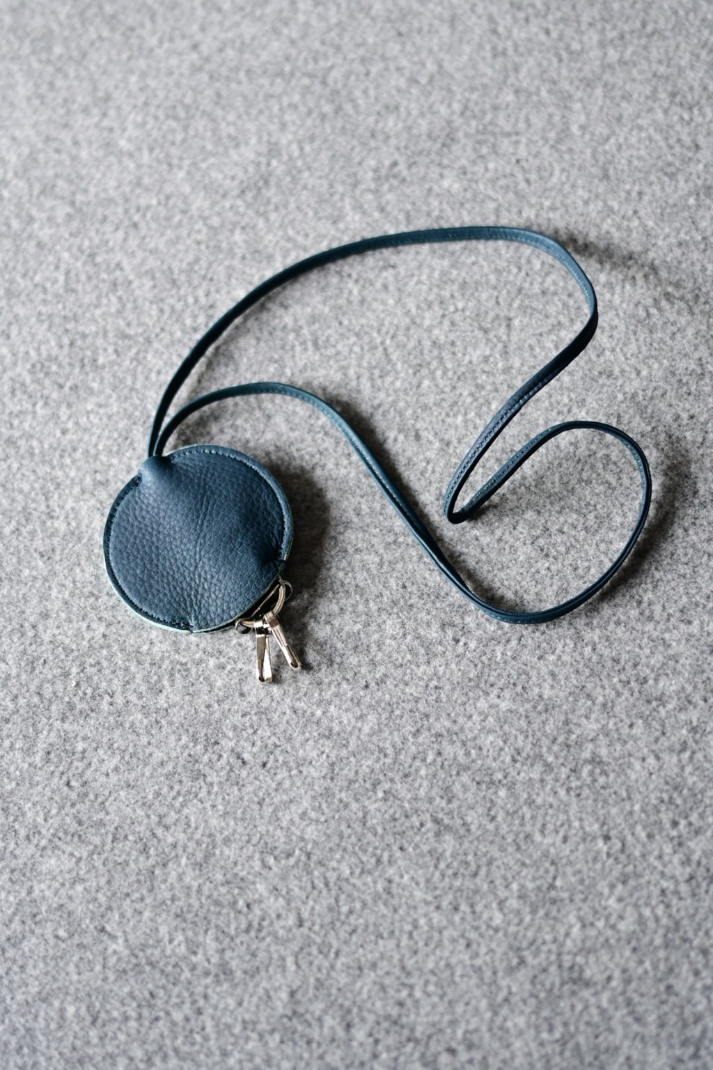VU - neck key holder