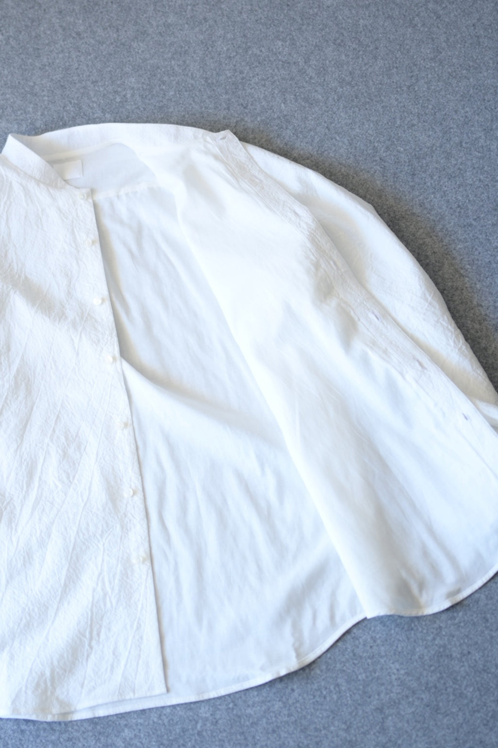 Yamauchi - Salt-Shrinking Ramie Chambray Shirt (No Collar) [White]