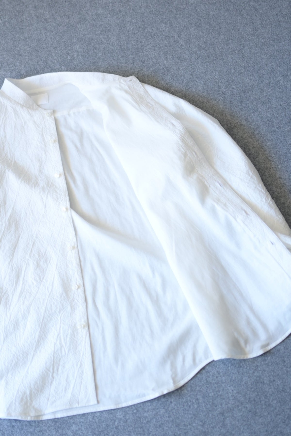 Yamauchi - Salt-Shrinking Ramie Chambray Shirt (No Collar) [White]