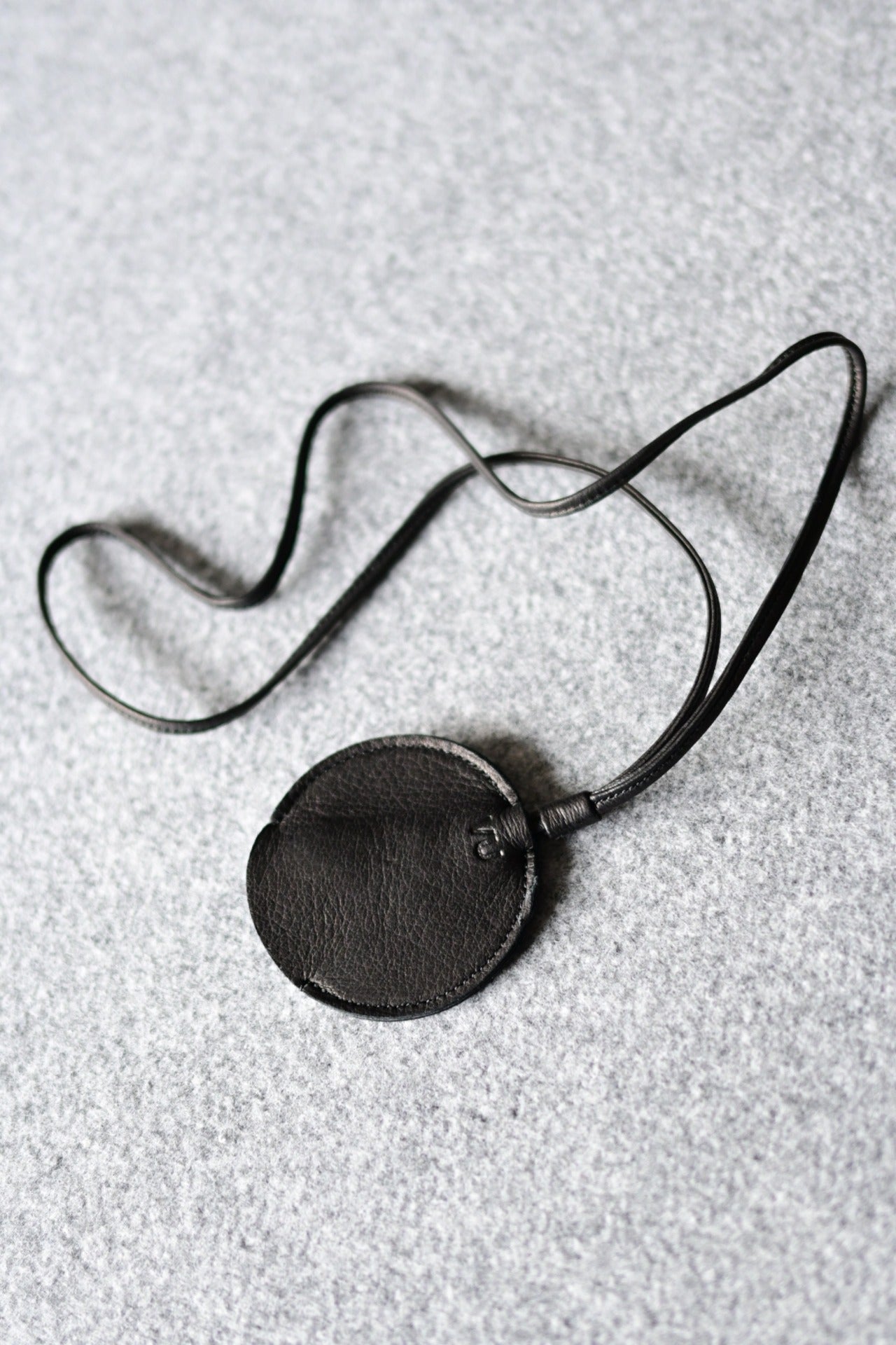 VU - neck key holder