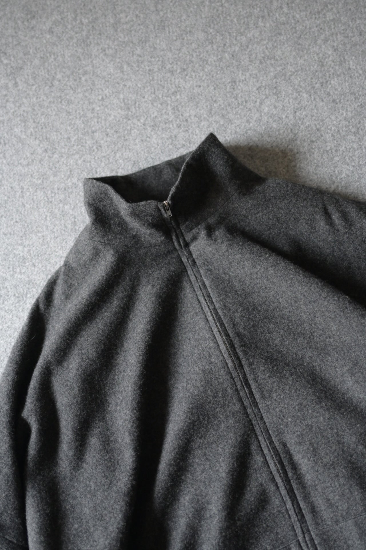 Blanc YM - CASHMERE ZIP JACKET [CHARCOAL GRAY]