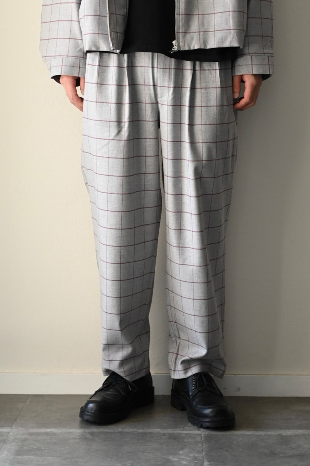 wonderland  - Two Tuck Check Pants