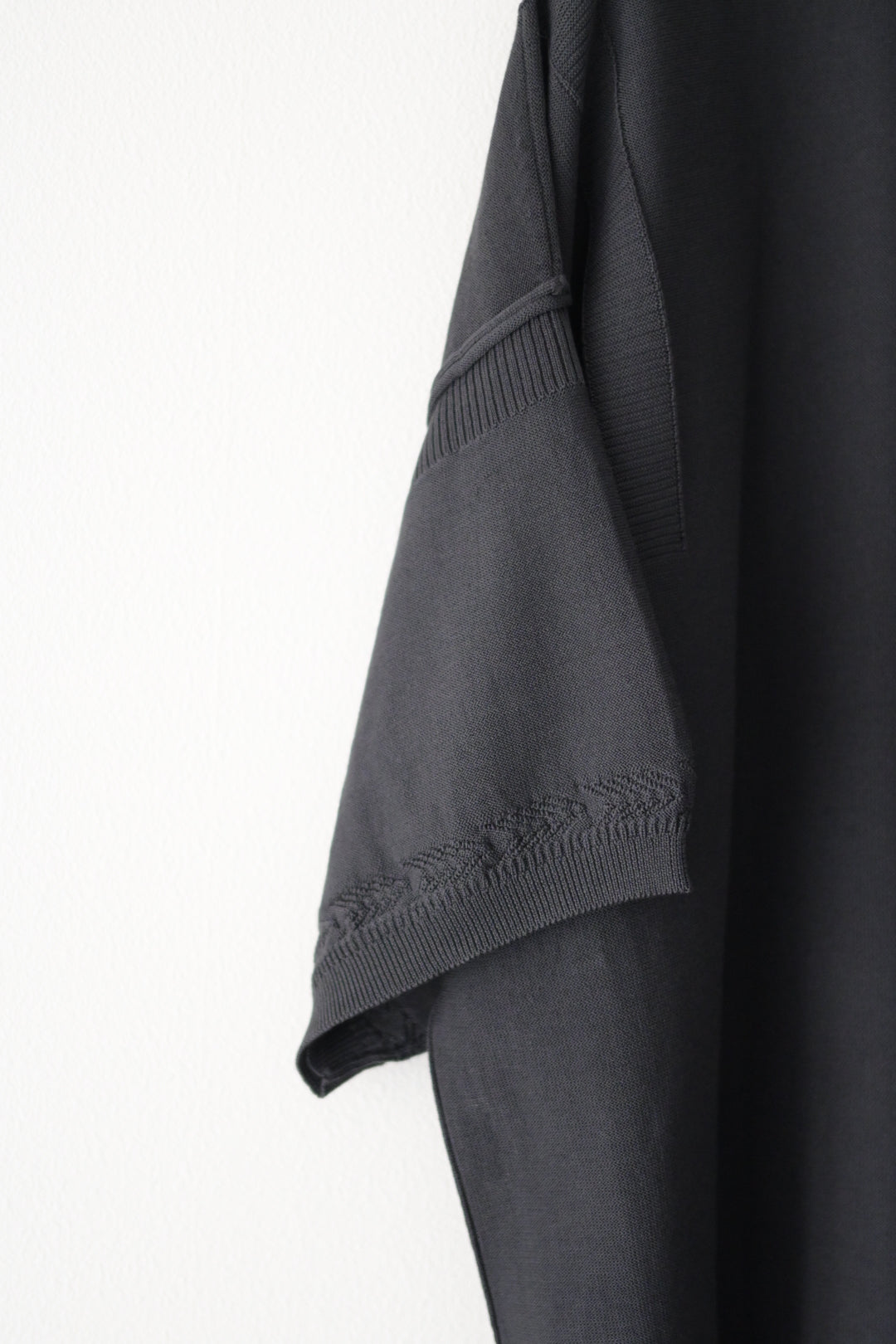 YASHIKI (ヤシキ) - Mebuki S/S Knit [CHARCOAL]