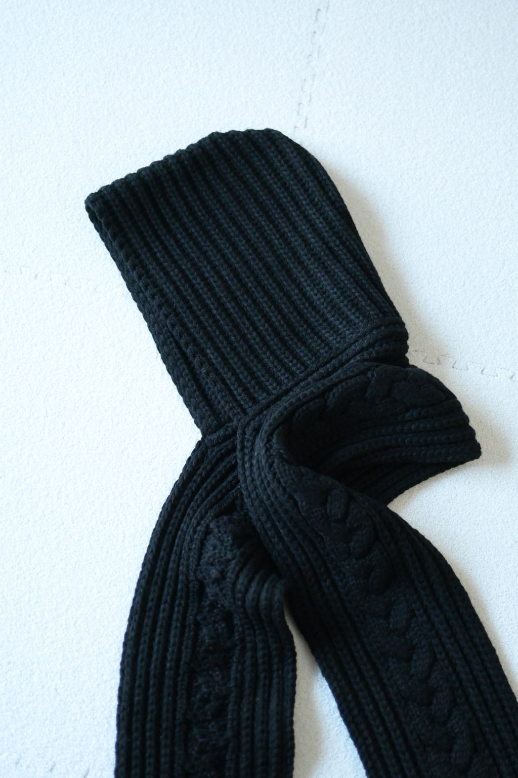 YASHIKI - Kanya Hooded Scarf [BLACK]