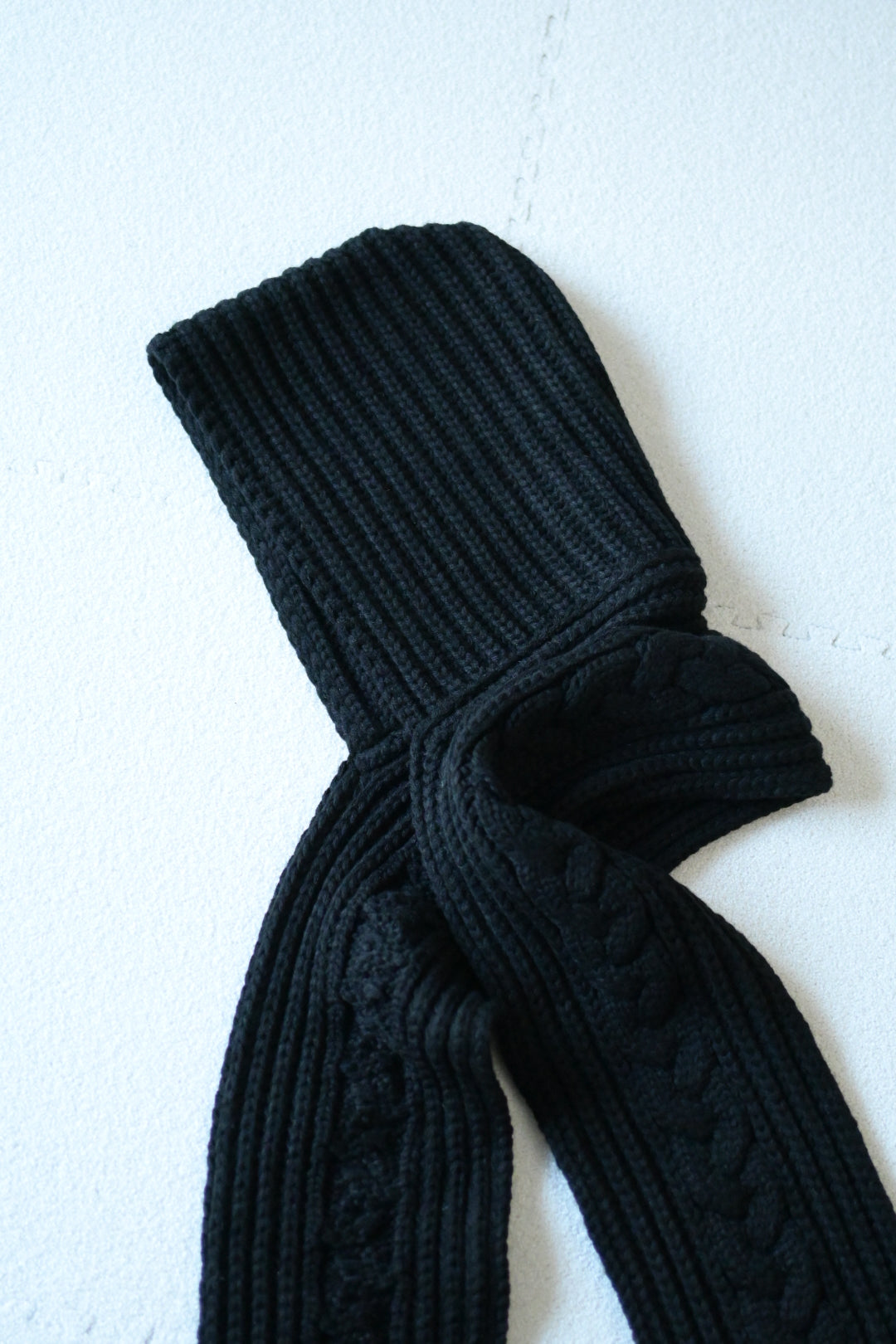 YASHIKI - Kanya Hooded Scarf [BLACK]