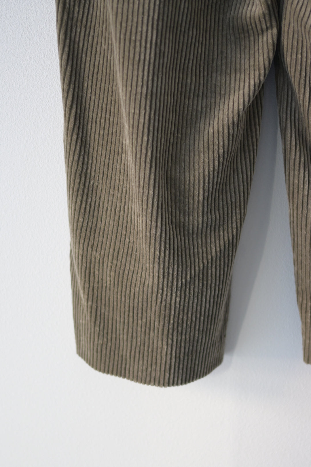 Blanc YM - Corduroy Relax Trousers