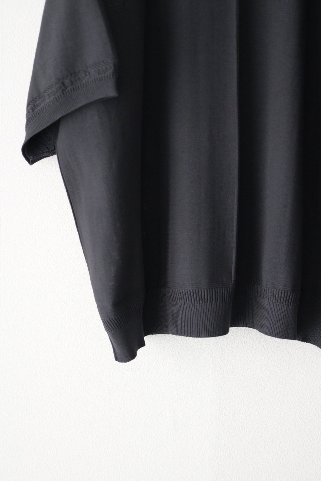 YASHIKI (ヤシキ) - Mebuki S/S Knit [CHARCOAL]