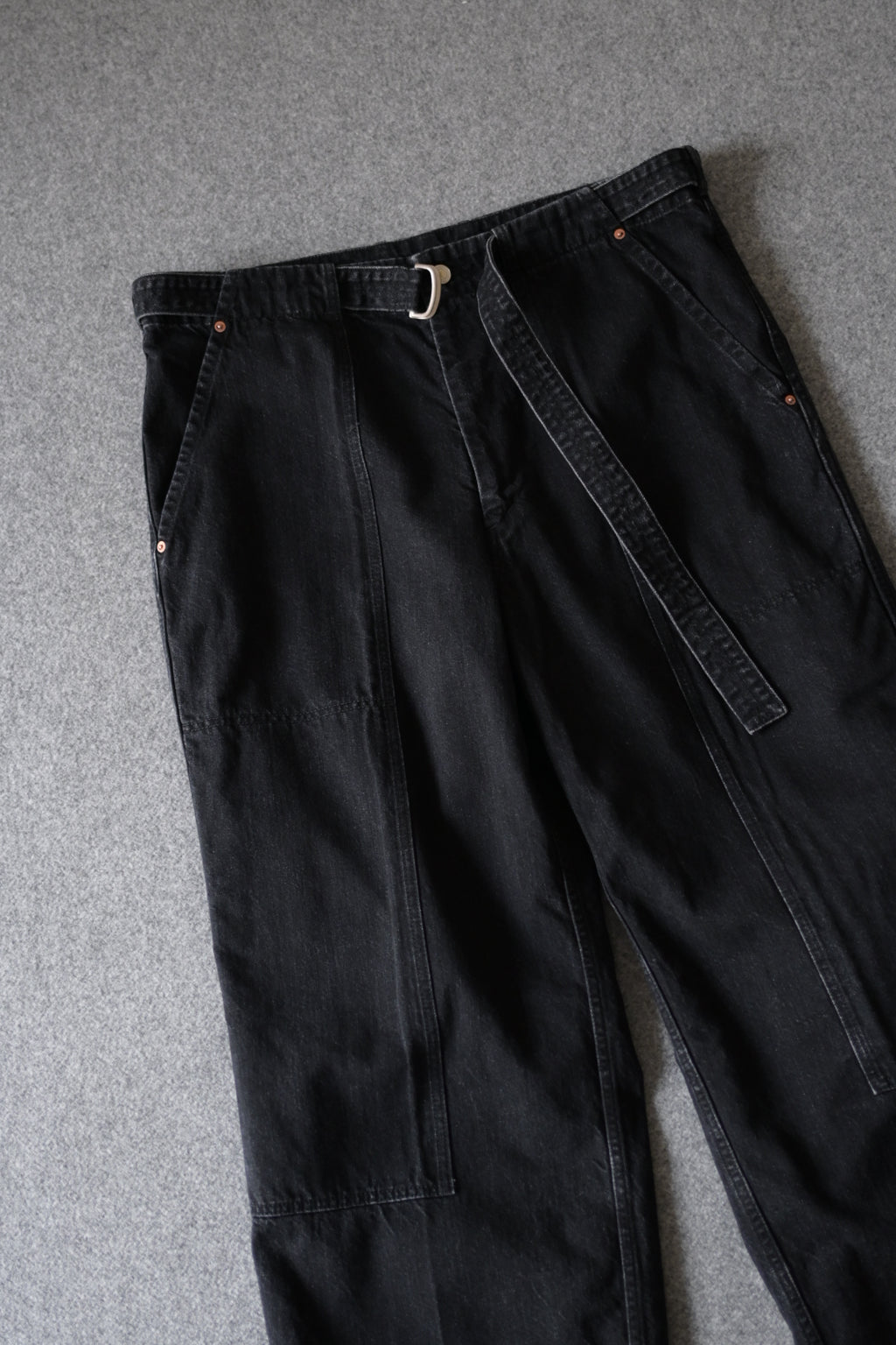 phebus  - SULFUR DYE DENIM BELTED PANTS [BLACK]