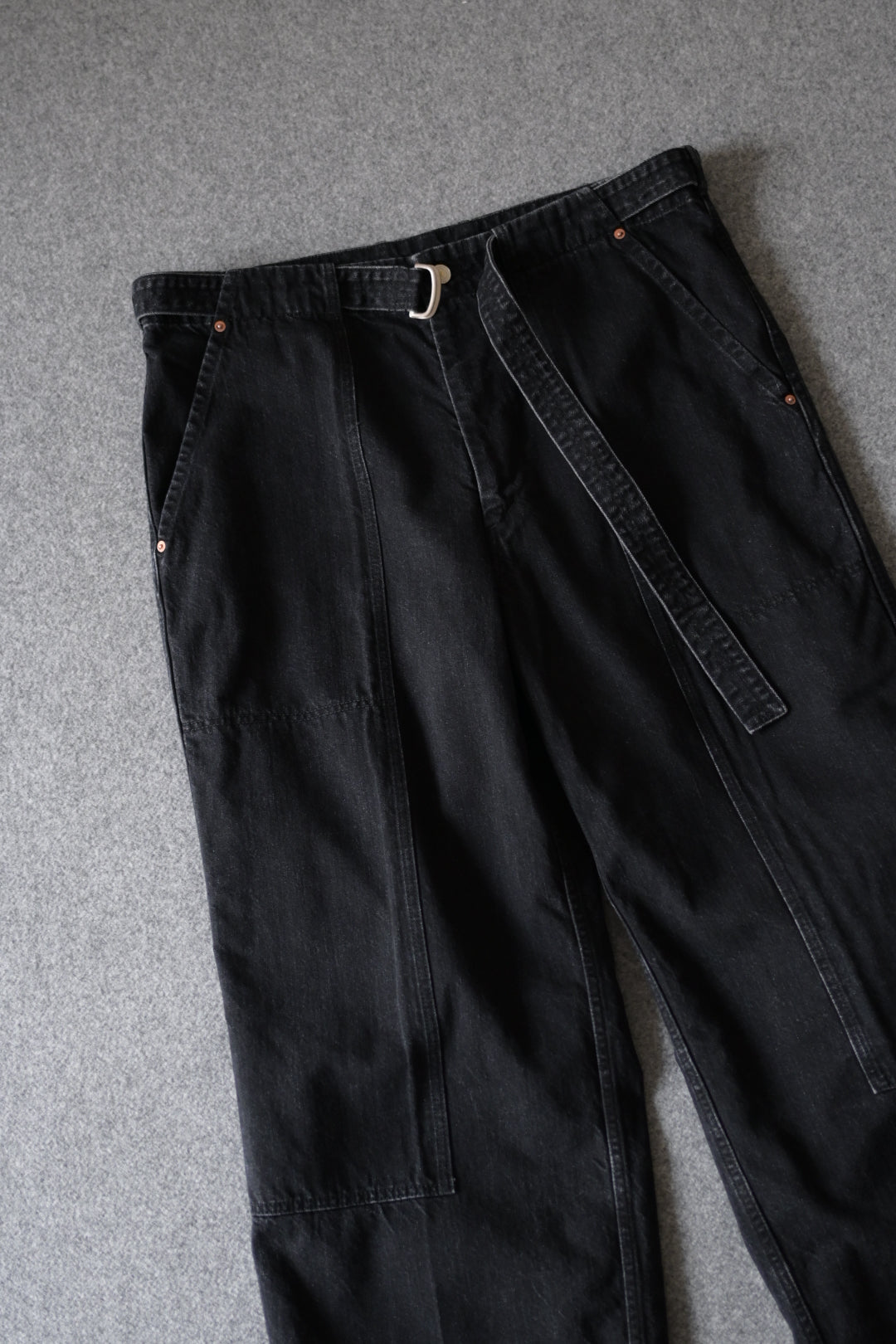 phebus  - SULFUR DYE DENIM BELTED PANTS [BLACK]