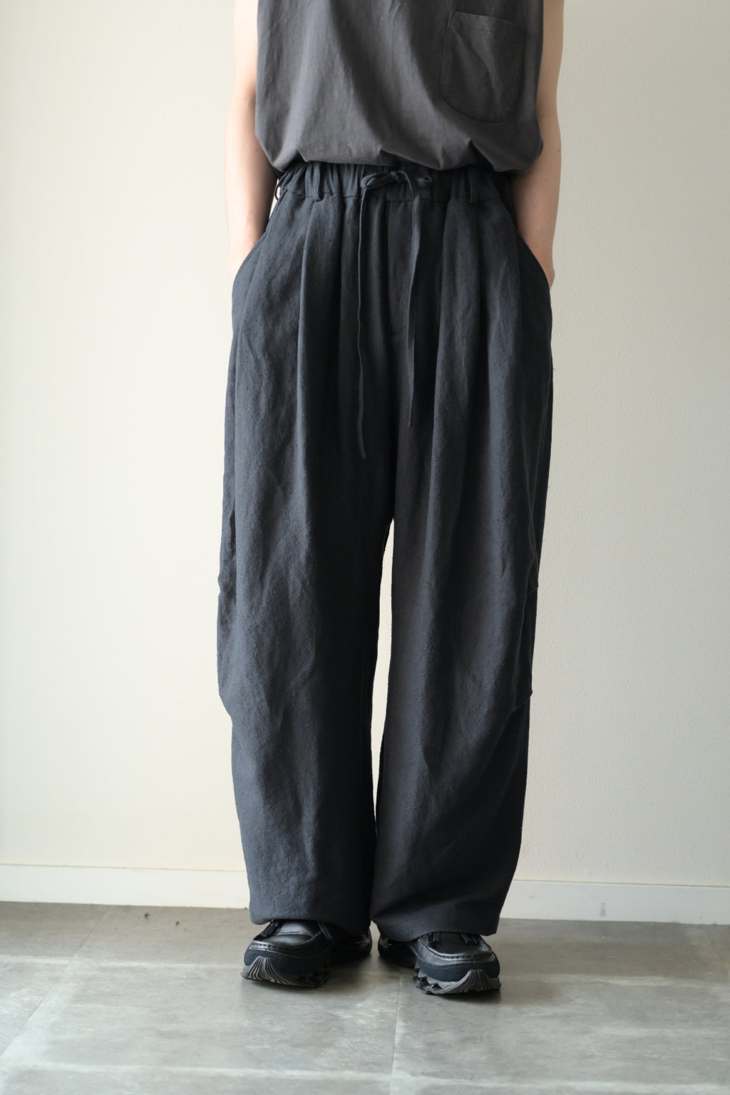 Blanc YM - Linen Silk Wide Knee Tuck Pants