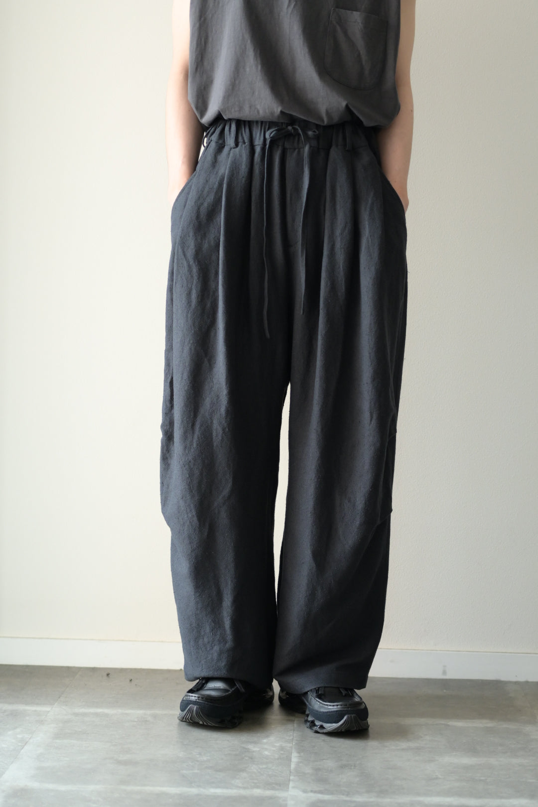 Blanc YM - Linen Silk Wide Knee Tuck Pants