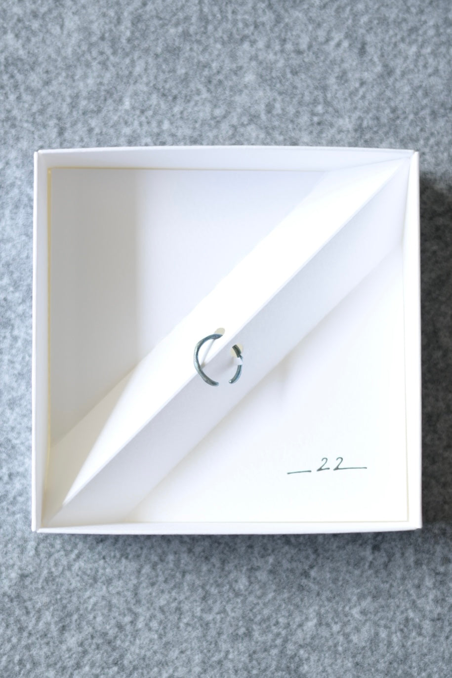 __22[Nini] EarCuff - Uneven Slate