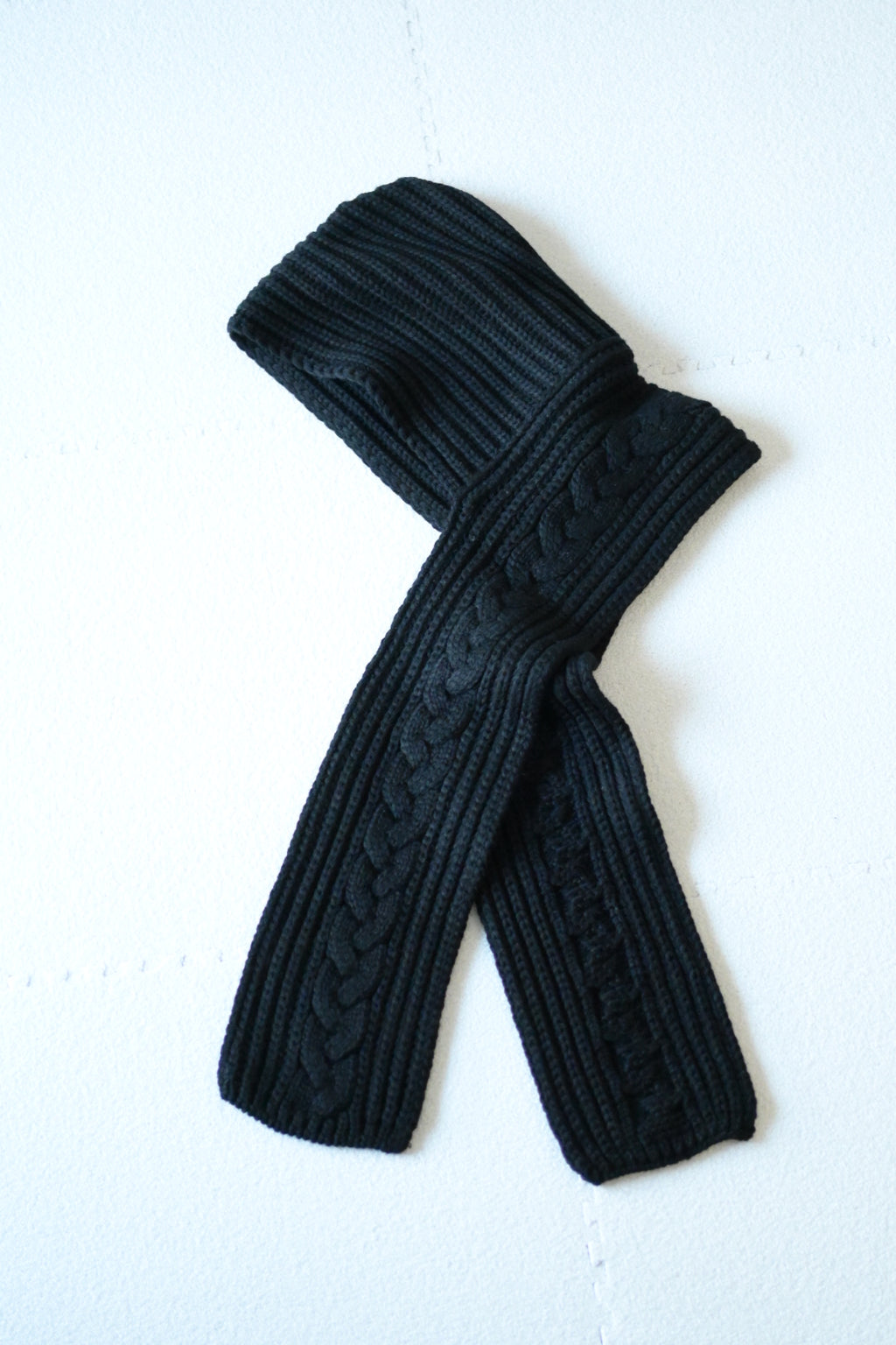 YASHIKI - Kanya Hooded Scarf [BLACK]
